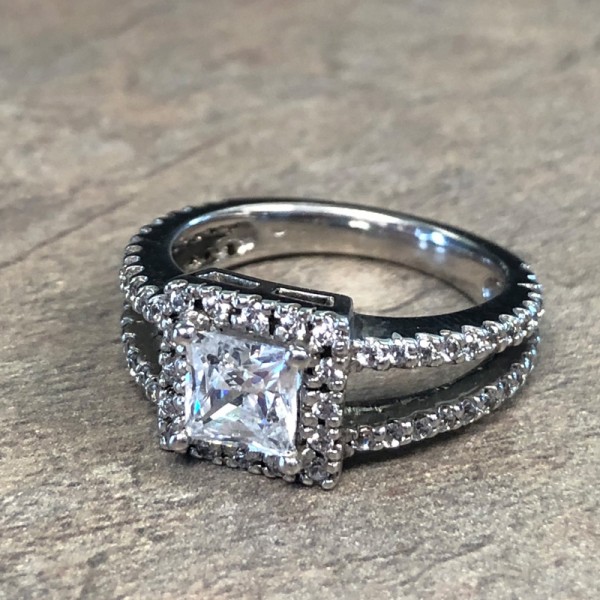 14K White Gold Princess Cut Split Shank Halo Engagement Ring